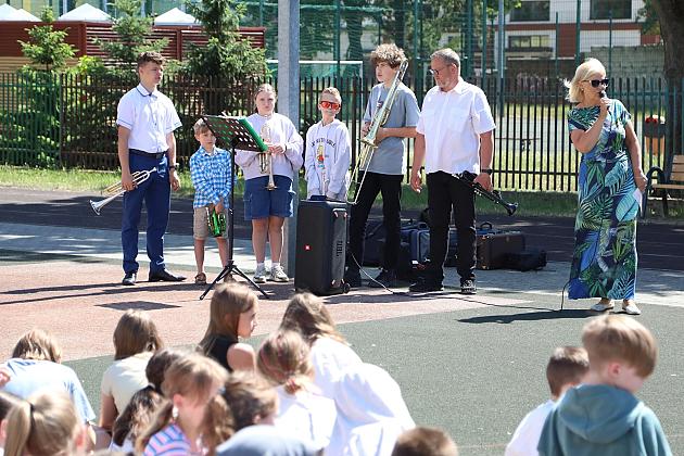 Siatkarski sukces drużyny uczniów ze Szkoły Podstawowej nr 1 w Lęborku