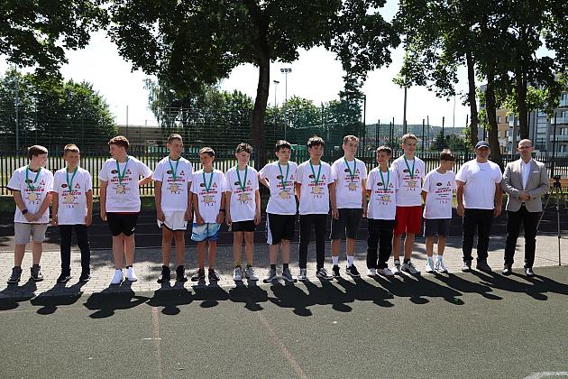 Siatkarski sukces drużyny uczniów ze Szkoły Podstawowej nr 1 w Lęborku