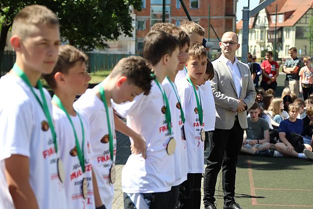 Siatkarski sukces drużyny uczniów ze Szkoły Podstawowej nr 1 w Lęborku