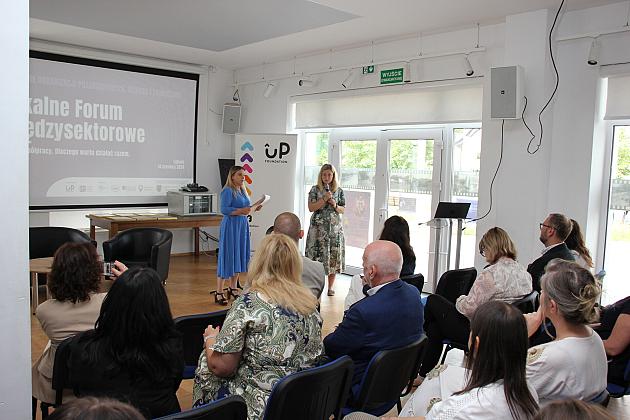 Zyski ze współpracy. Dlaczego samorząd, biznes i NGO powinni działać razem?