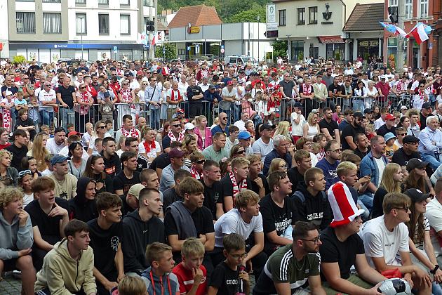 Lębork kibicuje biało-czerwonym. STREFA KIBICA hitem!