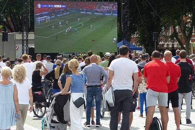 Lębork kibicuje biało-czerwonym. STREFA KIBICA hitem!