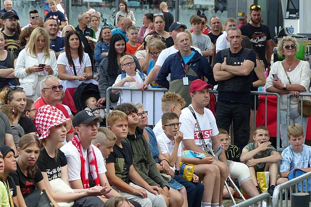 Lębork kibicuje biało-czerwonym. STREFA KIBICA hitem!