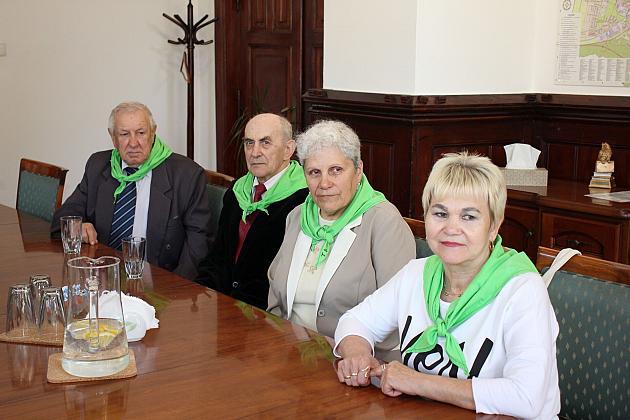 Seniorzy z BAZY odwiedzili ratusz