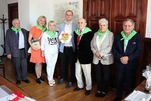 Seniorzy z BAZY odwiedzili ratusz