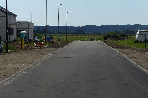 Asfalt na ulicach Powstańców Warszawy i Strzelców Podhalańskich