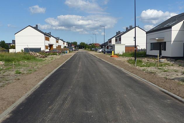 Asfalt na ulicach Powstańców Warszawy i Strzelców Podhalańskich