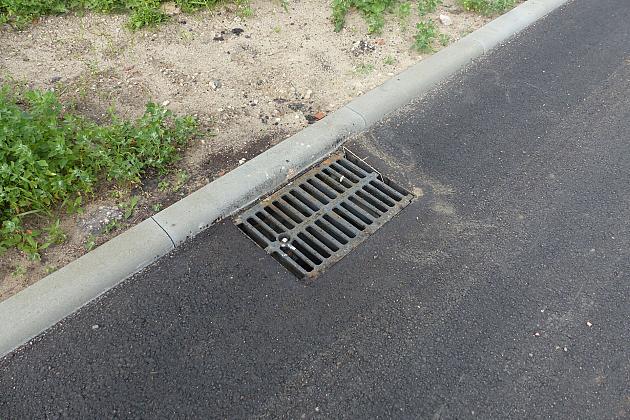 Asfalt na ulicach Powstańców Warszawy i Strzelców Podhalańskich