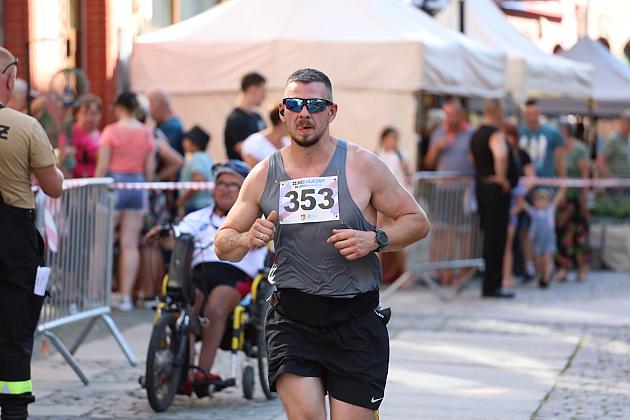 Rywalizowali na lęborskim bruku. 22. Bieg Uliczny św. Jakuba Ap. ukończyło 451 zawodników.