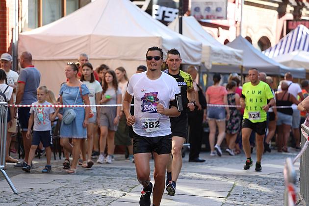 Rywalizowali na lęborskim bruku. 22. Bieg Uliczny św. Jakuba Ap. ukończyło 451 zawodników.