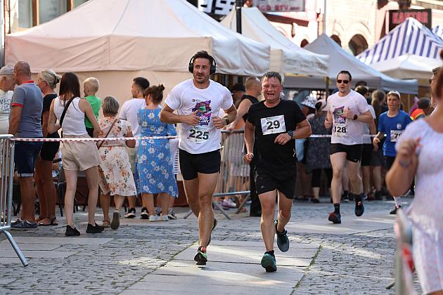Rywalizowali na lęborskim bruku. 22. Bieg Uliczny św. Jakuba Ap. ukończyło 451 zawodników.