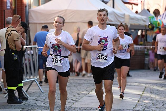 Rywalizowali na lęborskim bruku. 22. Bieg Uliczny św. Jakuba Ap. ukończyło 451 zawodników.