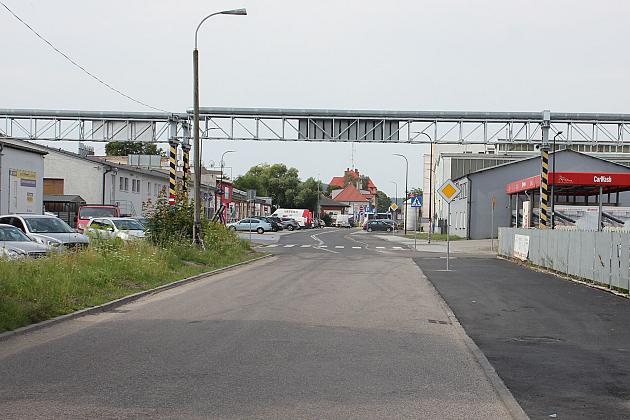 Nowa ulica, parkingi i droga rowerowa na ulicy Zwarowskiej
