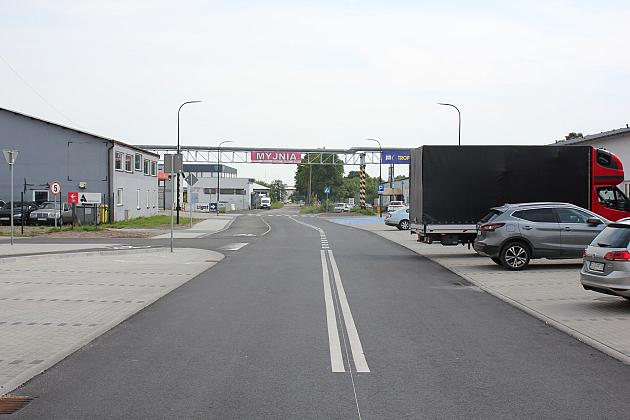 Nowa ulica, parkingi i droga rowerowa na ulicy Zwarowskiej