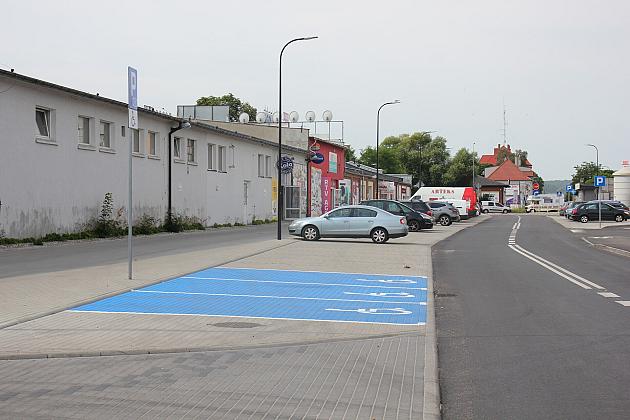 Nowa ulica, parkingi i droga rowerowa na ulicy Zwarowskiej