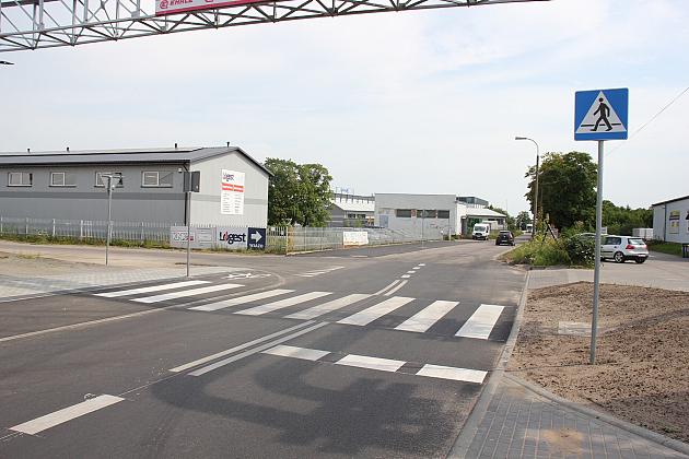 Nowa ulica, parkingi i droga rowerowa na ulicy Zwarowskiej