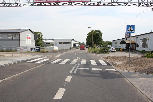 Nowa ulica, parkingi i droga rowerowa na ulicy Zwarowskiej