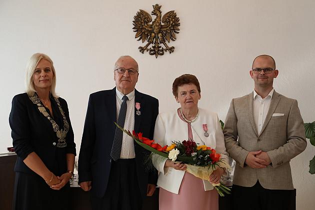 Złote gody w ratuszu. Medale dla 6 par