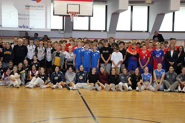 Wystartował XXVI Międzynarodowy Maraton Siatkówki Młodzieży Łeba 2024