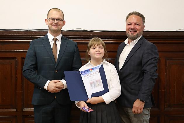 Nagrody i wyróżnienia burmistrza z okazji Dnia Edukacji Narodowej