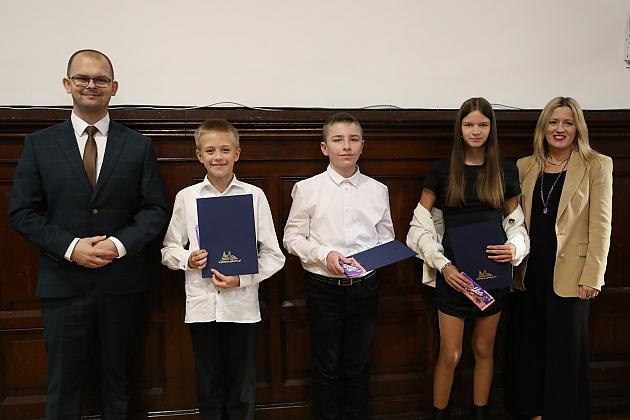 Nagrody i wyróżnienia burmistrza z okazji Dnia Edukacji Narodowej