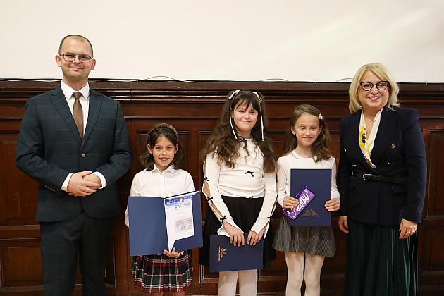 Nagrody i wyróżnienia burmistrza z okazji Dnia Edukacji Narodowej