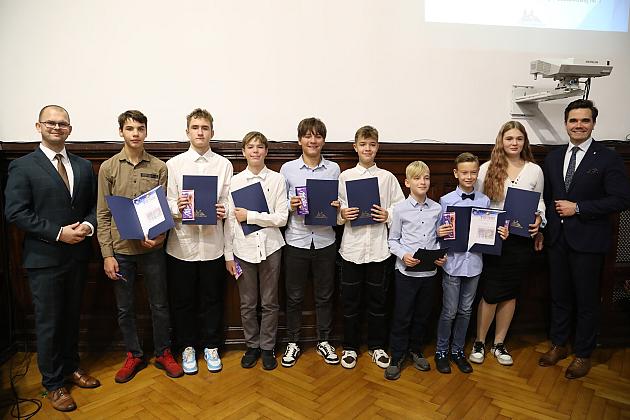 Nagrody i wyróżnienia burmistrza z okazji Dnia Edukacji Narodowej