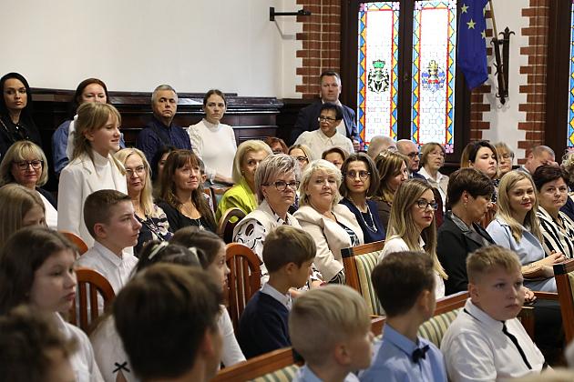 Dyrektorzy i nauczyciele nagrodzeni z okazji Dnia Edukacji Narodowej