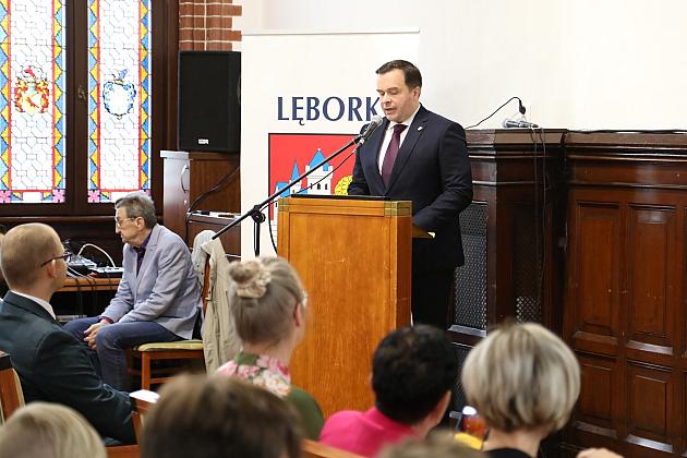 Dyrektorzy i nauczyciele nagrodzeni z okazji Dnia Edukacji Narodowej