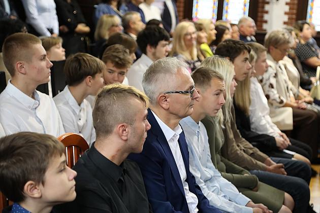 Dyrektorzy i nauczyciele nagrodzeni z okazji Dnia Edukacji Narodowej