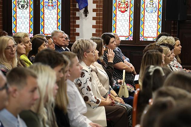Dyrektorzy i nauczyciele nagrodzeni z okazji Dnia Edukacji Narodowej