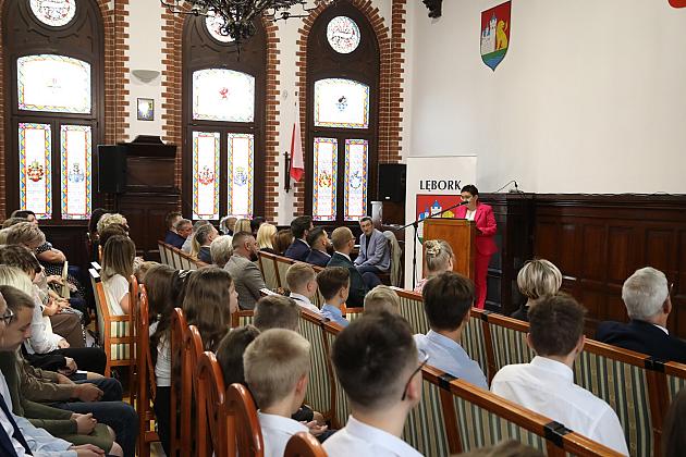 Dyrektorzy i nauczyciele nagrodzeni z okazji Dnia Edukacji Narodowej