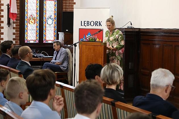 Dyrektorzy i nauczyciele nagrodzeni z okazji Dnia Edukacji Narodowej