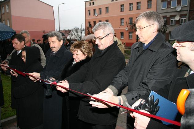 W budynku komunalnym przy ul. Kellera przecięto wstęgę