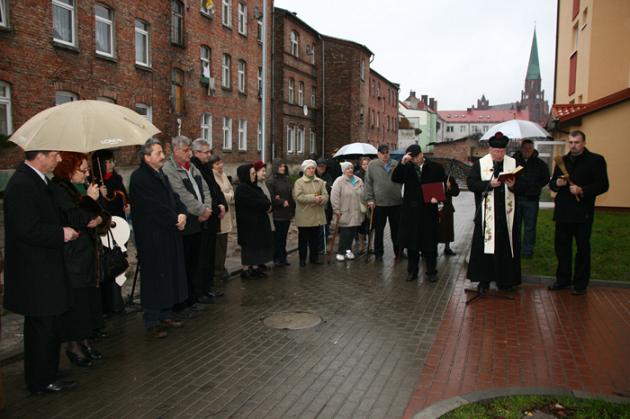 W budynku komunalnym przy ul. Kellera przecięto wstęgę