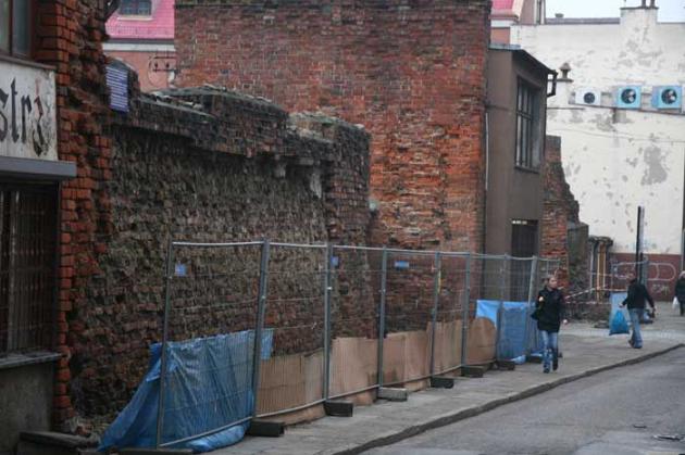 Rewitalizacja średniowiecznych murów ruszyła 