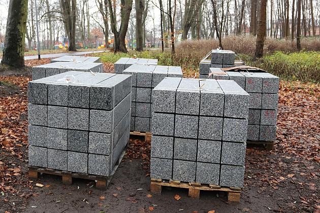 Kolejny etap renowacji schodów prowadzących do Wieży Ciśnień