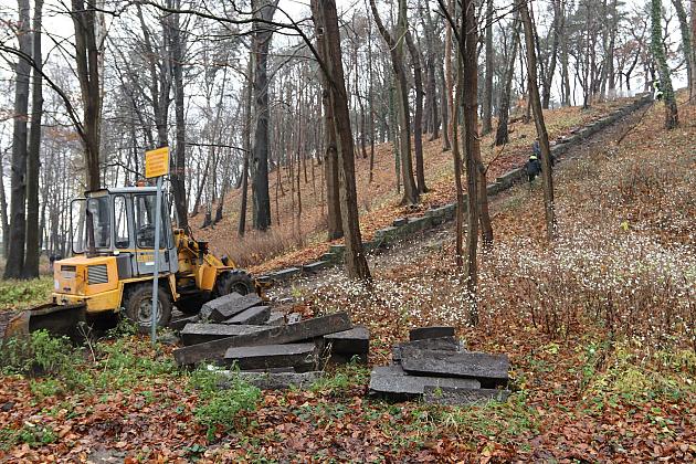 Kolejny etap renowacji schodów prowadzących do Wieży Ciśnień