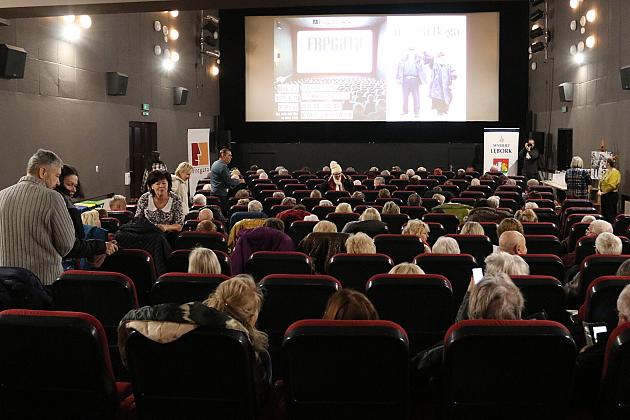 Seniorzy wypełnili „Fregatę” na seansie filmowym