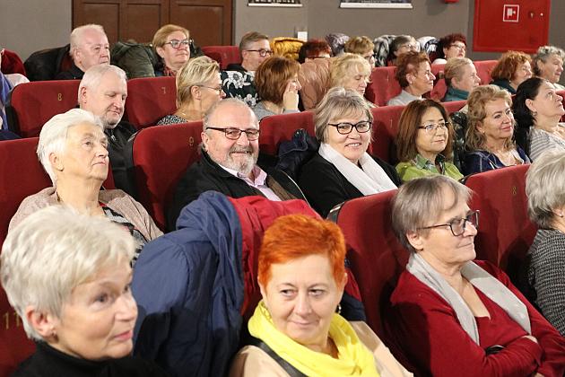 Seniorzy wypełnili „Fregatę” na seansie filmowym