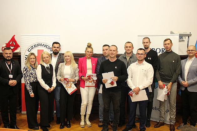 Dawcy krwi odznaczeni na gali PCK w ratuszu