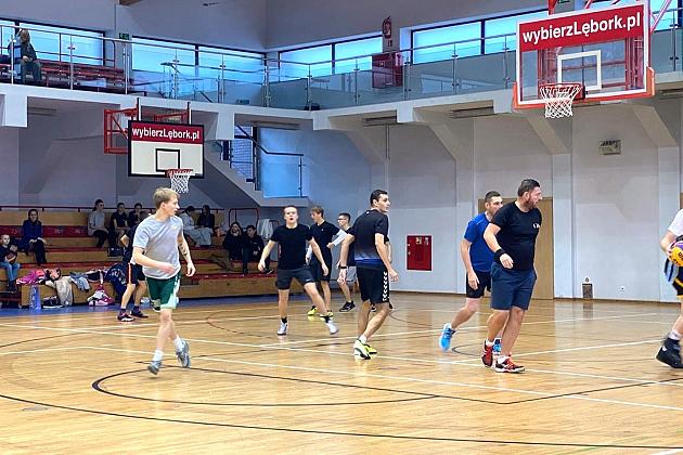 Mikołaj też gra w kosza! Mikołajkowy Turniej Koszykówki 3x3