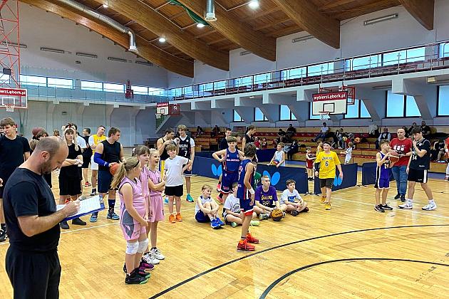 Mikołaj też gra w kosza! Mikołajkowy Turniej Koszykówki 3x3