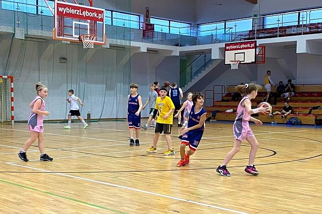 Mikołaj też gra w kosza! Mikołajkowy Turniej Koszykówki 3x3