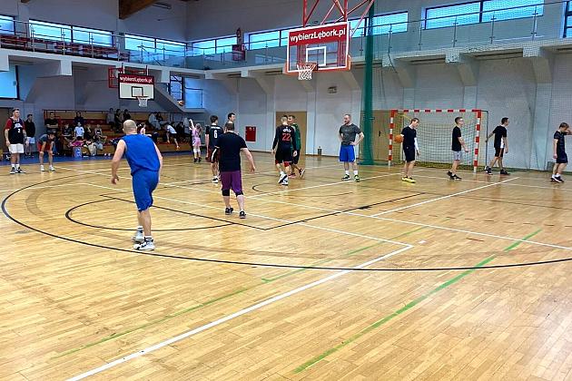 Mikołaj też gra w kosza! Mikołajkowy Turniej Koszykówki 3x3