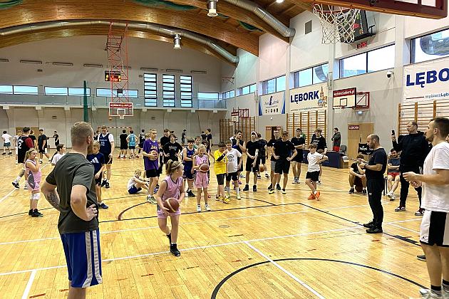 Mikołaj też gra w kosza! Mikołajkowy Turniej Koszykówki 3x3