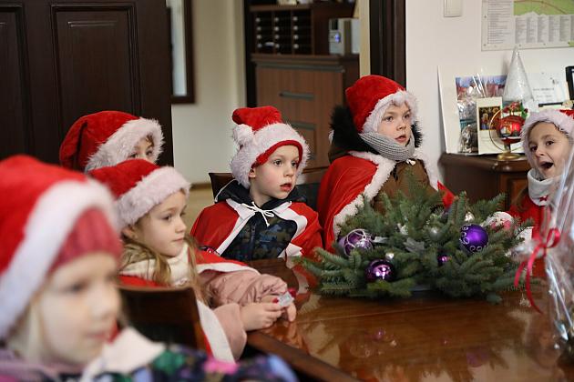 Mali kolędnicy odwiedzili Burmistrza