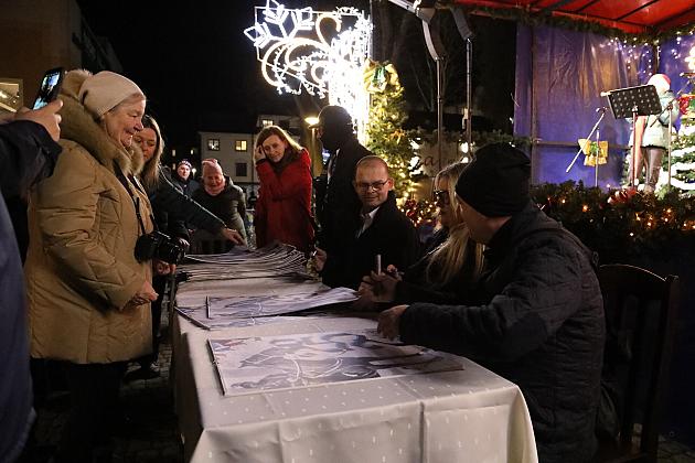 Tłumy na promocji miejskiego kalendarza na 2025 rok