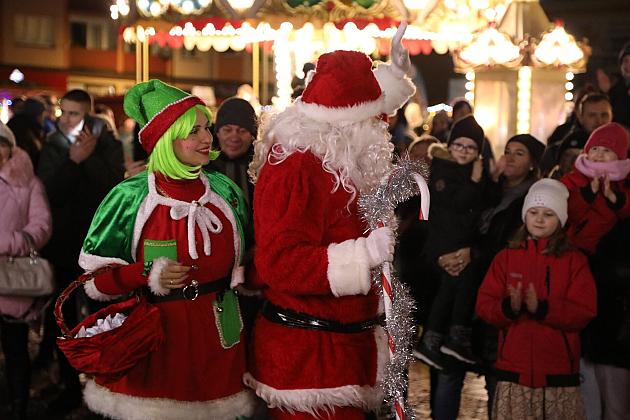 Udany Jarmark Bożanorodzeniowy na Placu Pokoju