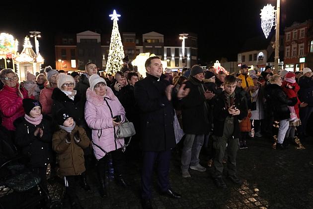 Udany Jarmark Bożanorodzeniowy na Placu Pokoju